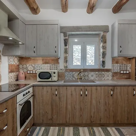 Stone Serenity,2br In With Dreamy Sea Views Prázdninový dům Sellía