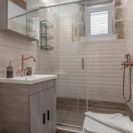 Stone Serenity,2br In With Dreamy Sea Views Prázdninový dům *